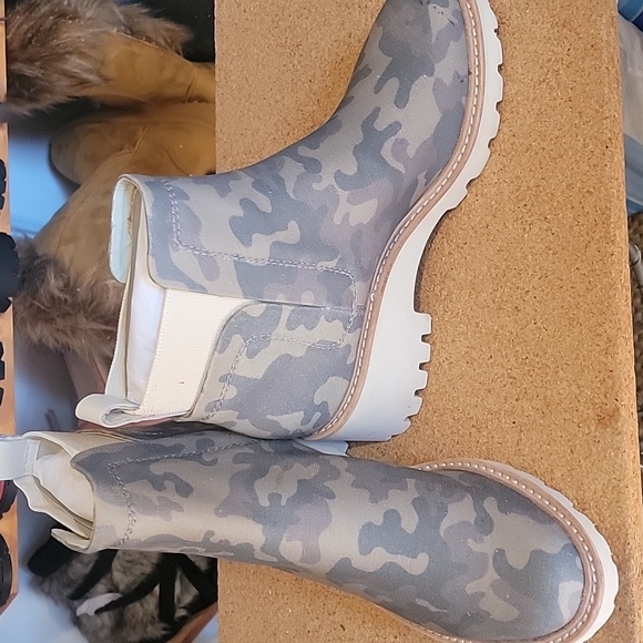 women's *new* camouflage, size 9 cloth booties - Picture 2 of 6